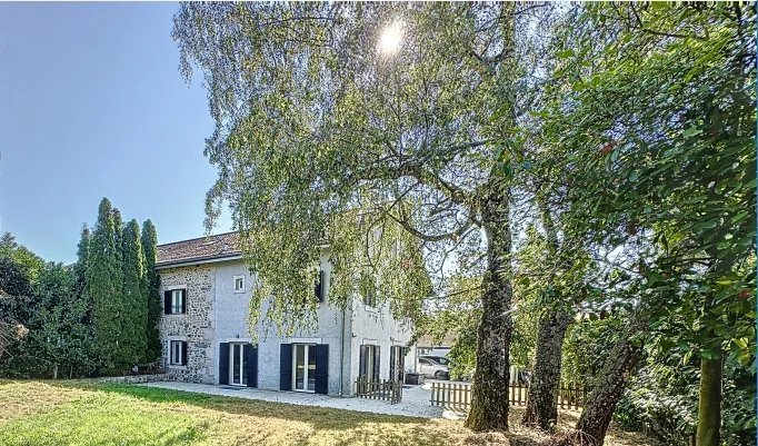 Villa mitoyenne de 7 pièces avec cachet – Chavannes des Bois
