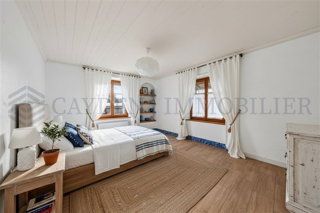 Hervorragende renovierte 5-Zimmer-Wohnung im Herzen der Weinberge