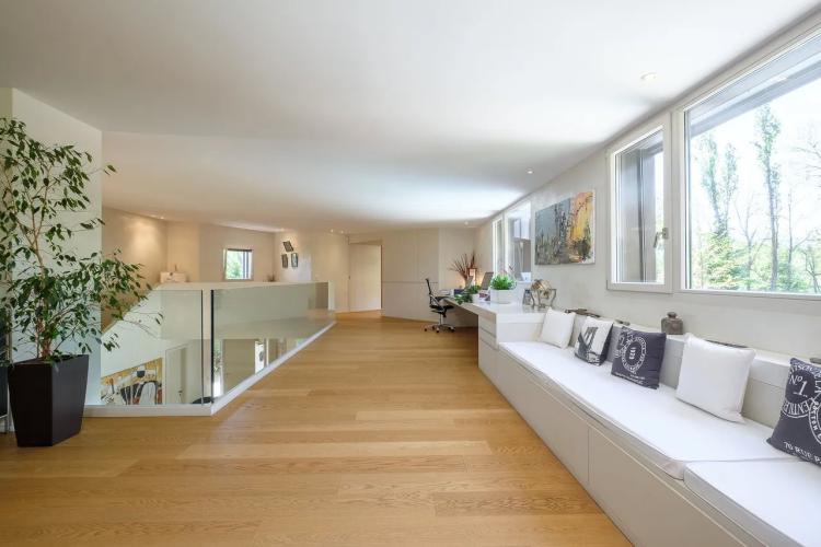 Propriété D'architecte Privée Et Sans Nuisances, Conches (Ge)