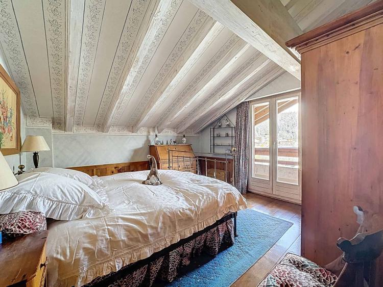 Appartement de 6.5 pièces en attique face au golf avec superbe vue + studio