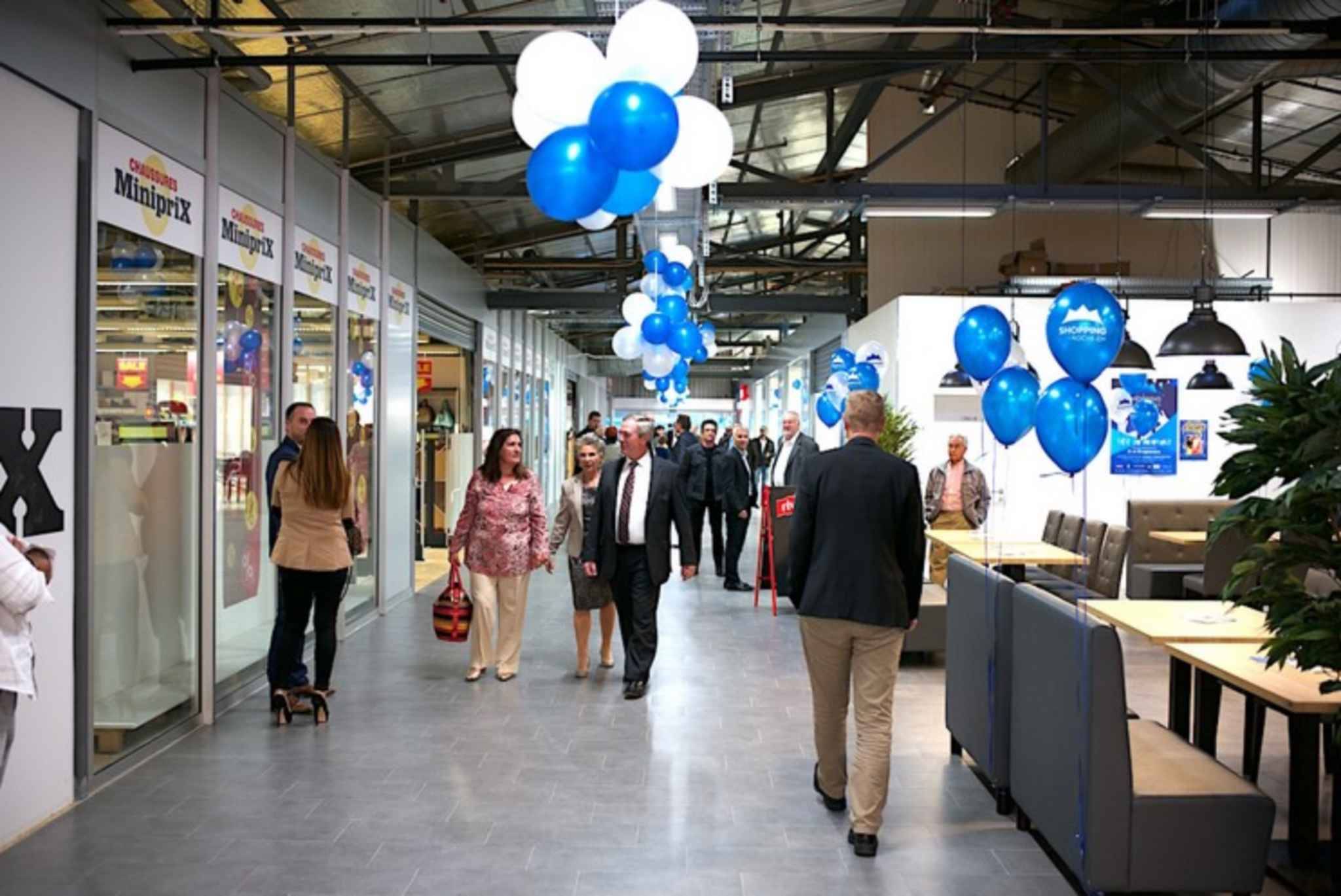 1'400 m² disponibles au Centre Commercial SHOPPING ROCHE 