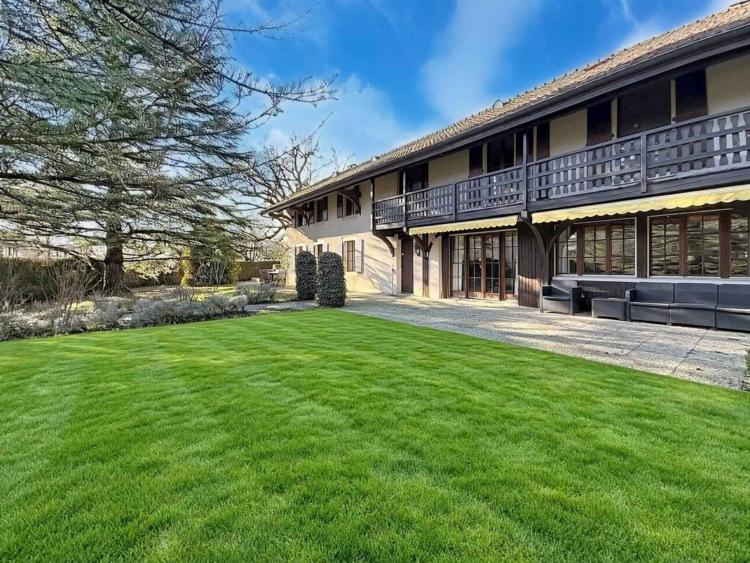 CO-EXCLUSIVITE ! Magnifique propriété de caractère proche de Nyon