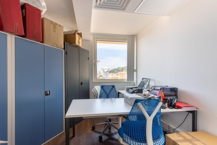 MAGNIFIQUE BUREAUX EN DUPLEX AVEC VUE MER