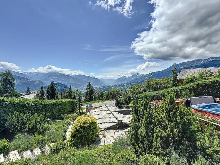 EXCLUSIVITÉ - Magnifique chalet avec vue panoramique SUR LA
PLAINE DU RHÔNE ET LES ALPES