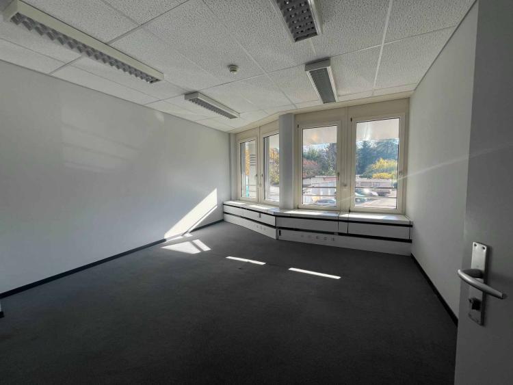Bureaux de 240m2 lumineux à proximité de l'aéroport et de la Place des Nations 