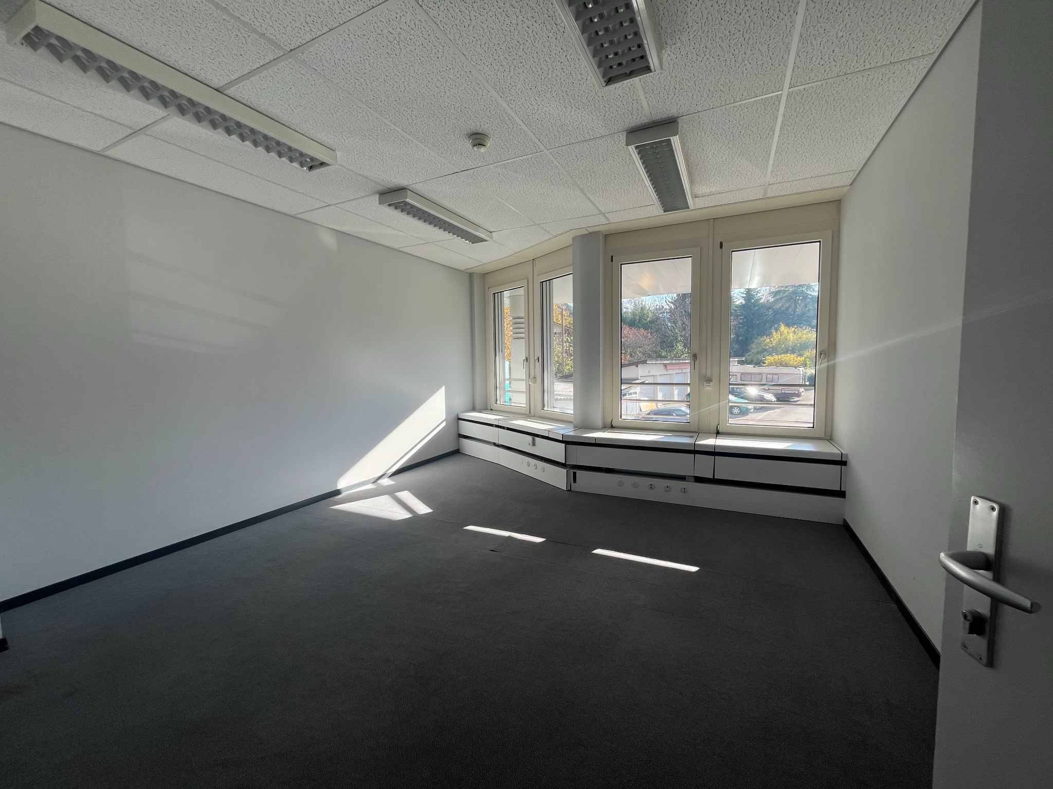 Bureaux de 240m2 lumineux à proximité de l'aéroport et de la Place des Nations 