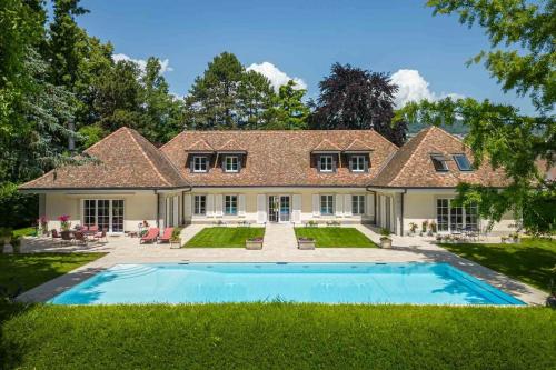 Propriété Rare Et Exclusive Au Bord De L'eau