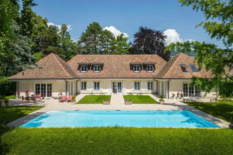 Propriété Rare Et Exclusive Au Bord De L'eau