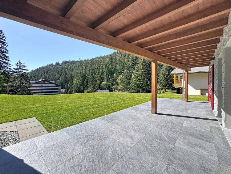 CHALET DE 15,5 PIÈCES
COMPOSÉ DE TROIS APPARTEMENTS INDÉPENDANTS