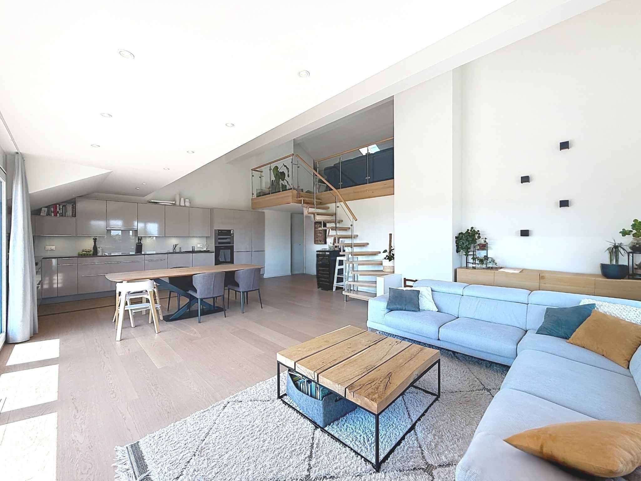 EXCLUSIVITE - Spacieux et lumineux appartement de 4,5 pièces + mezzanine