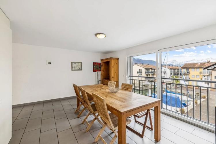 Appartement Traversant De 5,5 Pièces Avec Vue Sur Le Lac