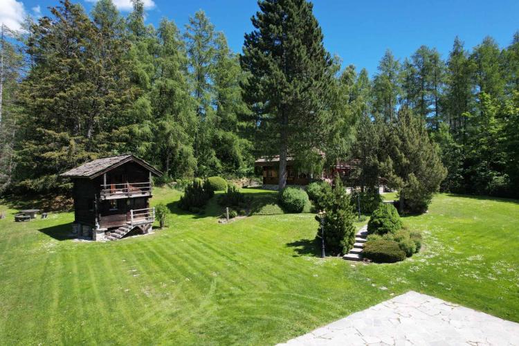 Splendide chalet avec son mazot sur une magnifique parcelle