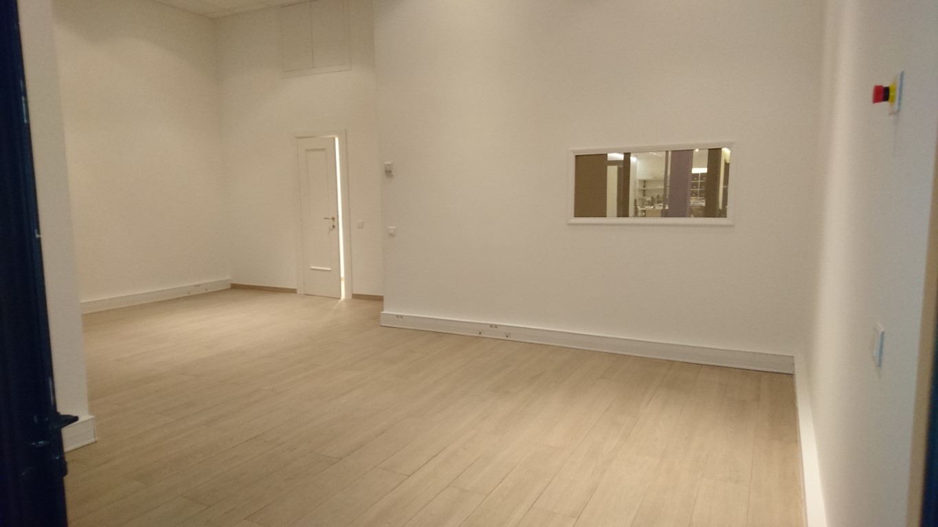 GRAND BUREAU AVEC VITRINE