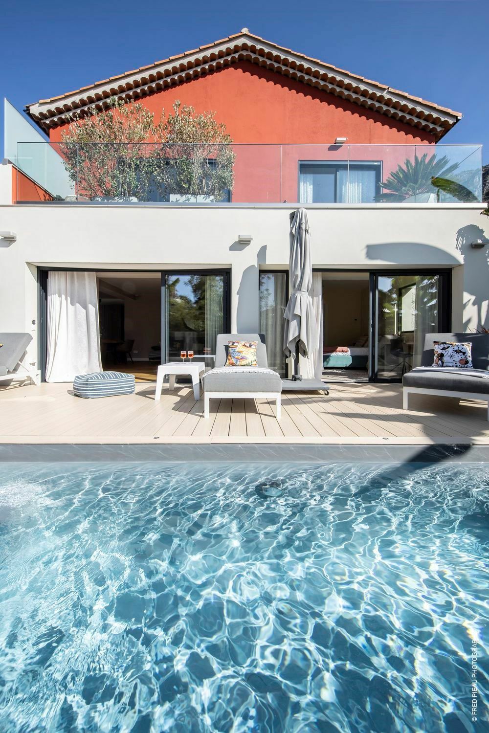 Villa de luxe en bord de mer à Eze-sur-Mer, retraite 5 chambres à quelques pas de la plage