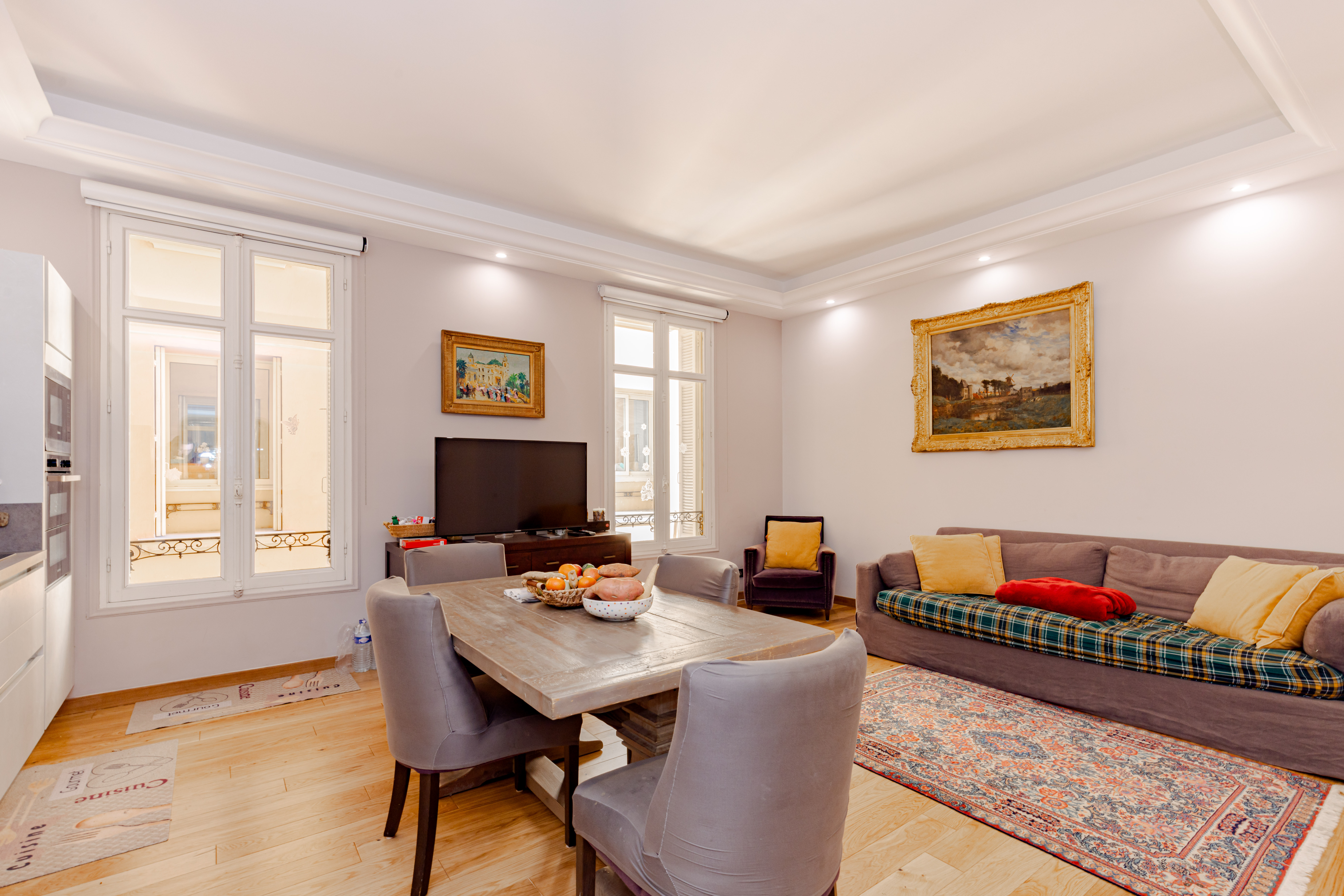 GRAND 3 PIECES AVEC PARKING CENTRAL