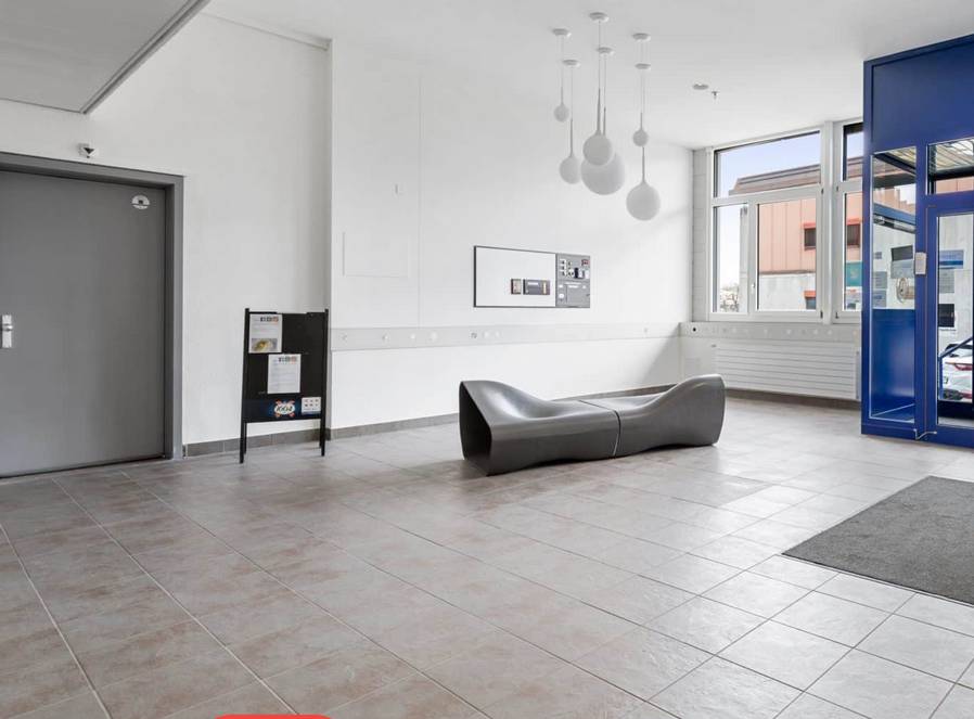Atélier de 92 m2 au rez supérieur Zone FTI