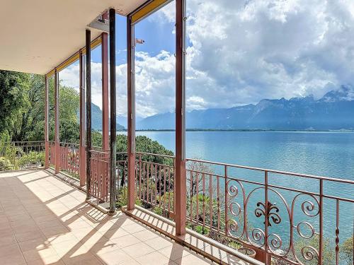 Magnifique appartement de 5.5 pièces, pieds dans l'eau ! Résidence prestigieuse !