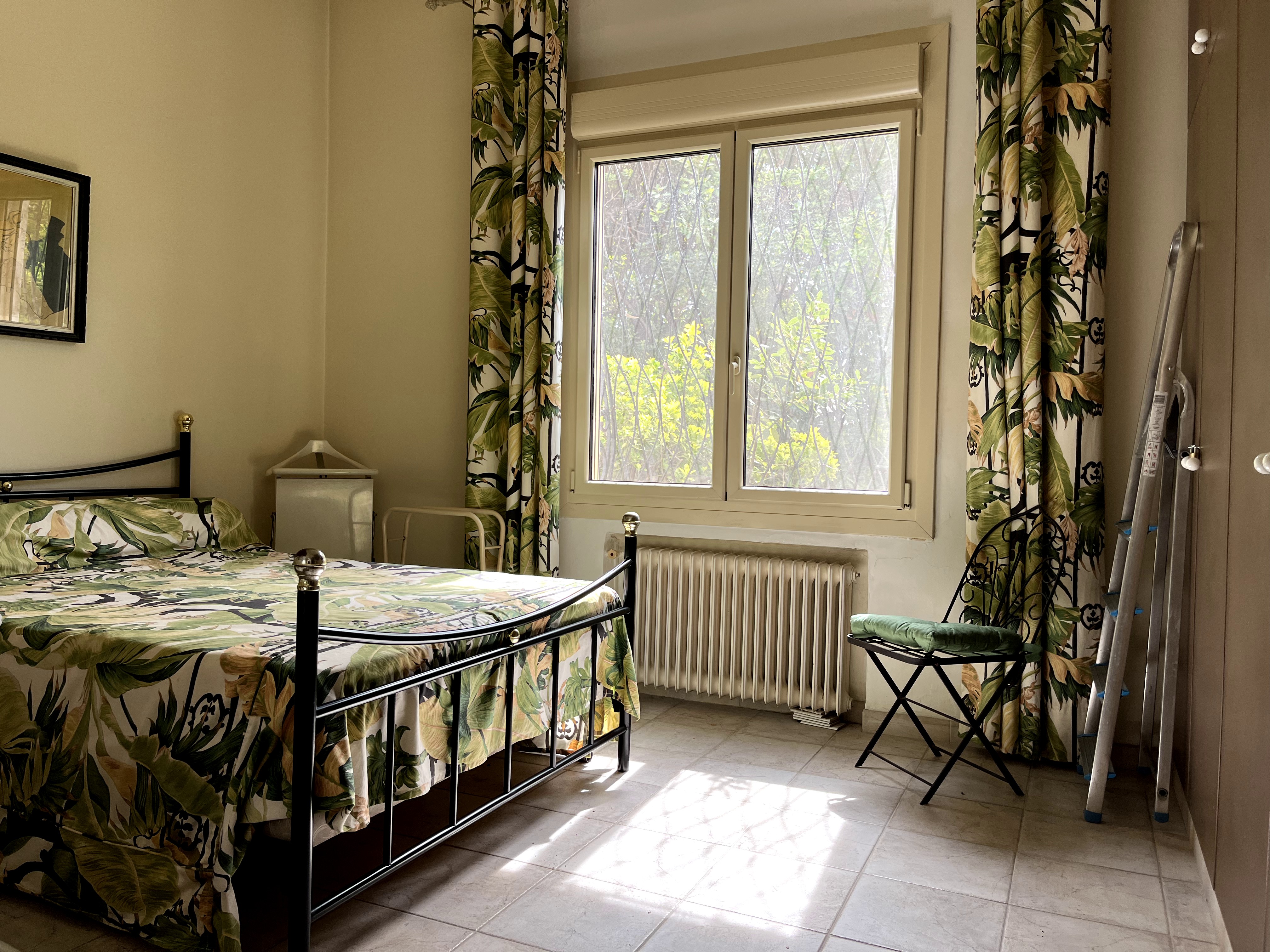 CAP D'ANTIBES - PREMIERE LIGNE - BAISSE DE PRIX - VILLA DANS DOMAINE SECURISÉ DU CAP